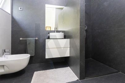 Moradia T6 para Venda em Charneca de Caparica e Sobreda