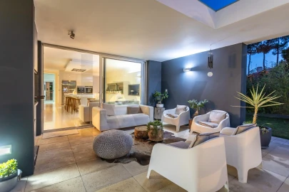 Moradia T6 para Venda em Charneca de Caparica e Sobreda