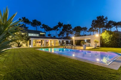 Moradia T6 para Venda em Charneca de Caparica e Sobreda