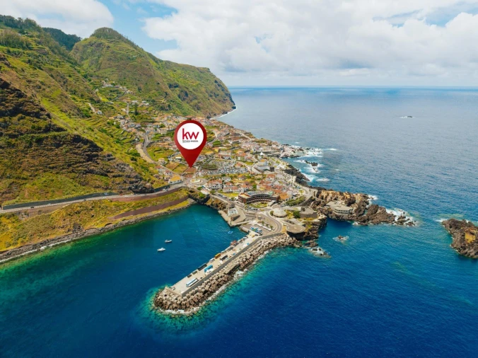 Terreno para Venda em Porto Moniz Foto 18