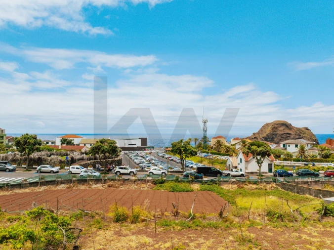 Terreno para Venda em Porto Moniz Foto 9