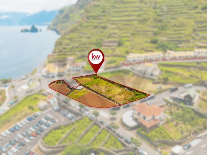 Terreno para Venda em Porto Moniz Foto 2