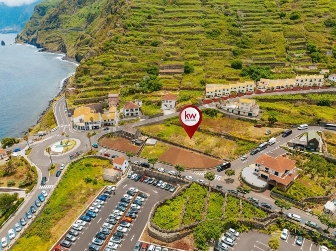 Terreno para Venda em Porto Moniz Foto 10