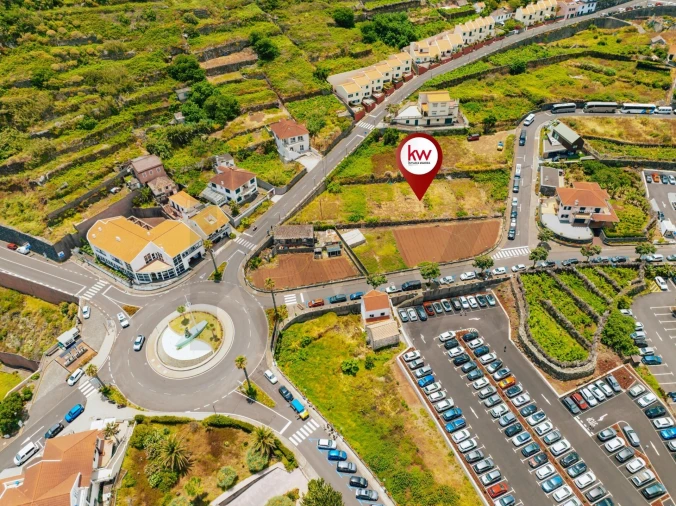 Terreno para Venda em Porto Moniz Foto 3