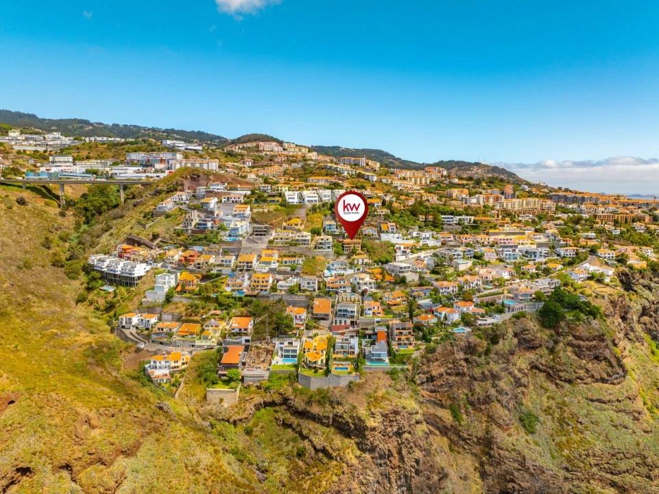 Moradia T3 para Venda em Caniço Foto 68