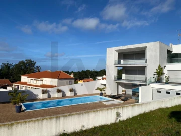 Moradia T4 para Venda em Nazare