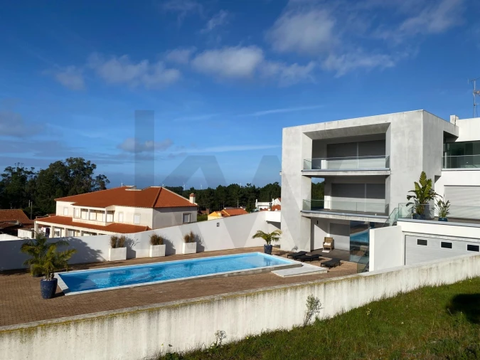 Moradia T4 para Venda em Nazare Foto 9