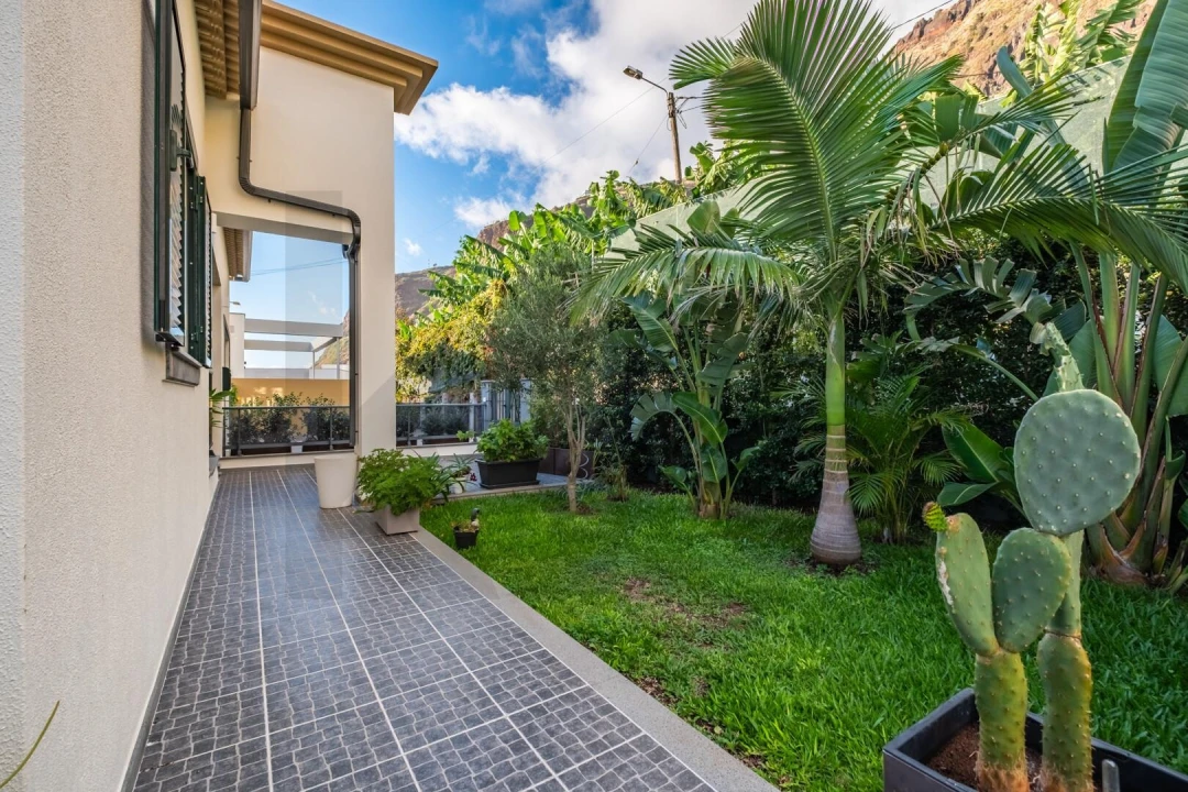 Moradia T3 para Venda em Paul do Mar Foto 5