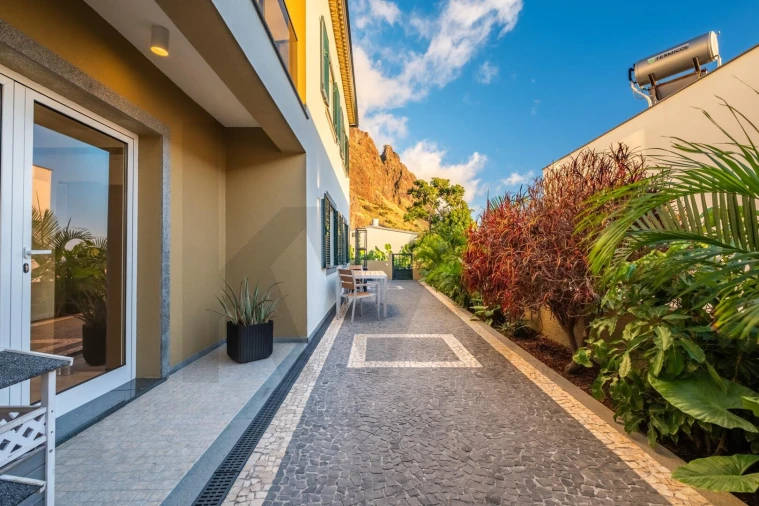 Moradia T3 para Venda em Paul do Mar Foto 8