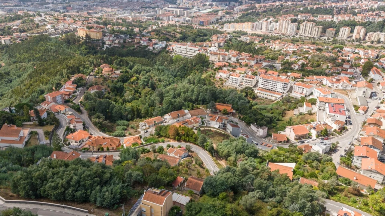 Moradia T5 para Venda em Santo Antonio dos Olivais Foto 9