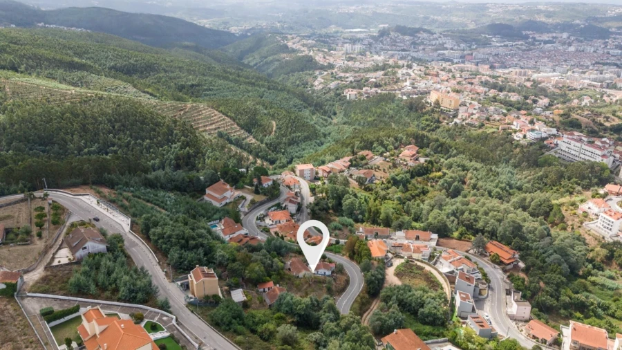 Moradia T5 para Venda em Santo Antonio dos Olivais Foto 10