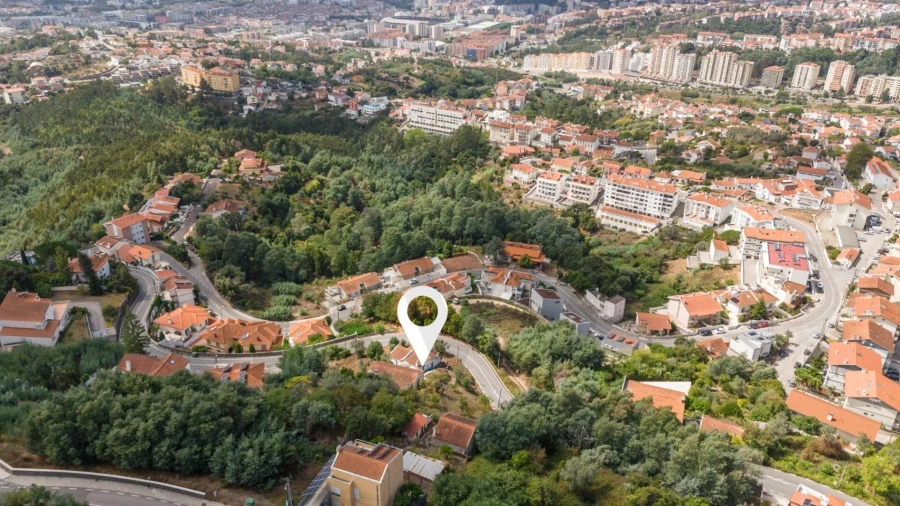 Moradia T5 para Venda em Santo Antonio dos Olivais Foto 13