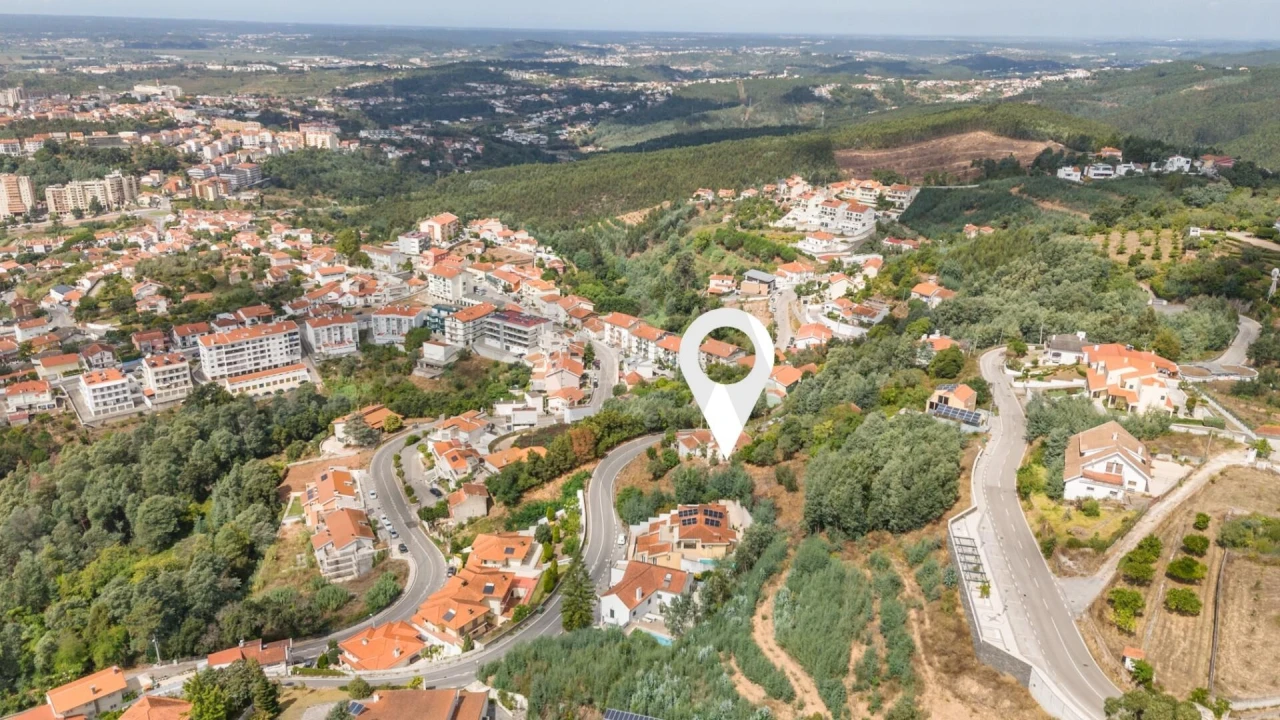 Moradia T5 para Venda em Santo Antonio dos Olivais Foto 7