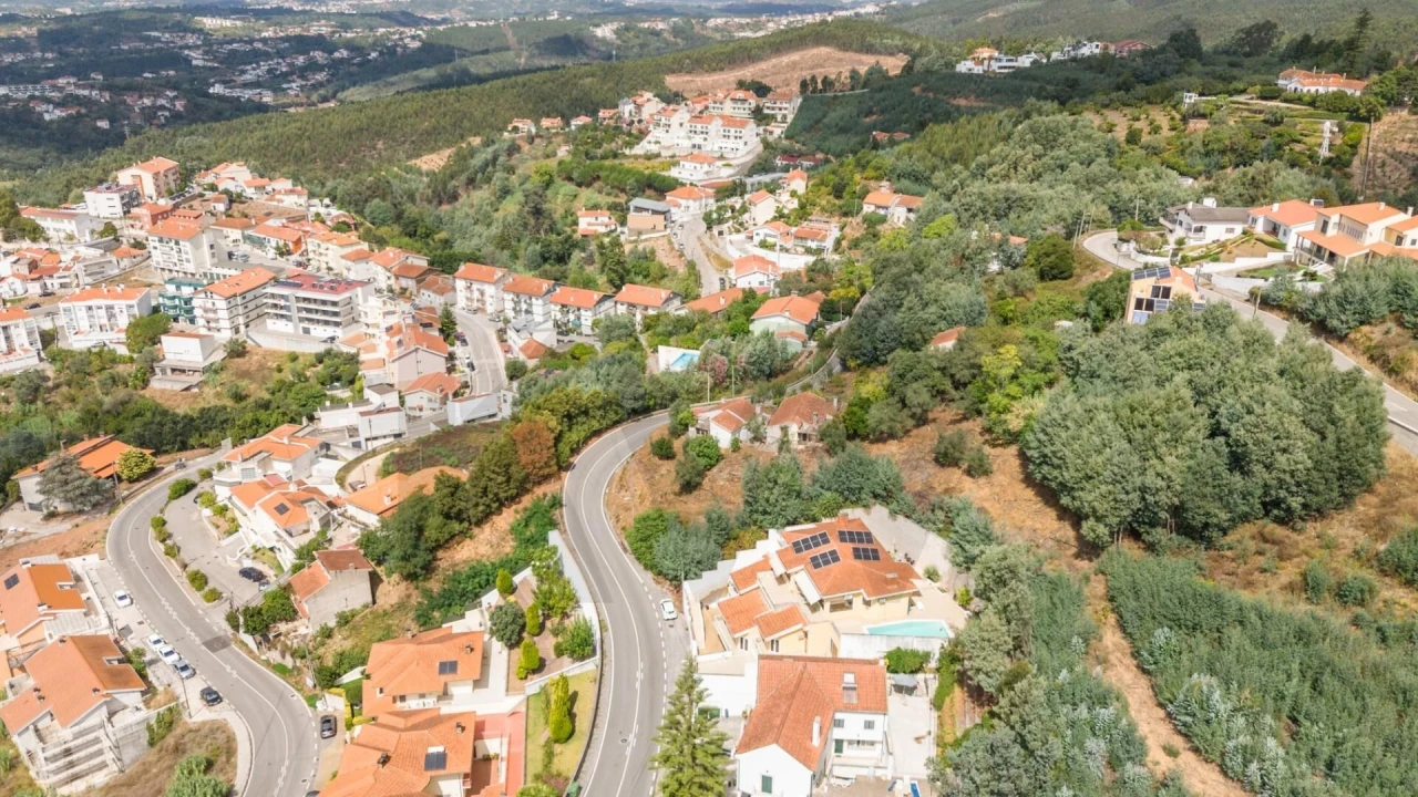 Moradia T5 para Venda em Santo Antonio dos Olivais Foto 5