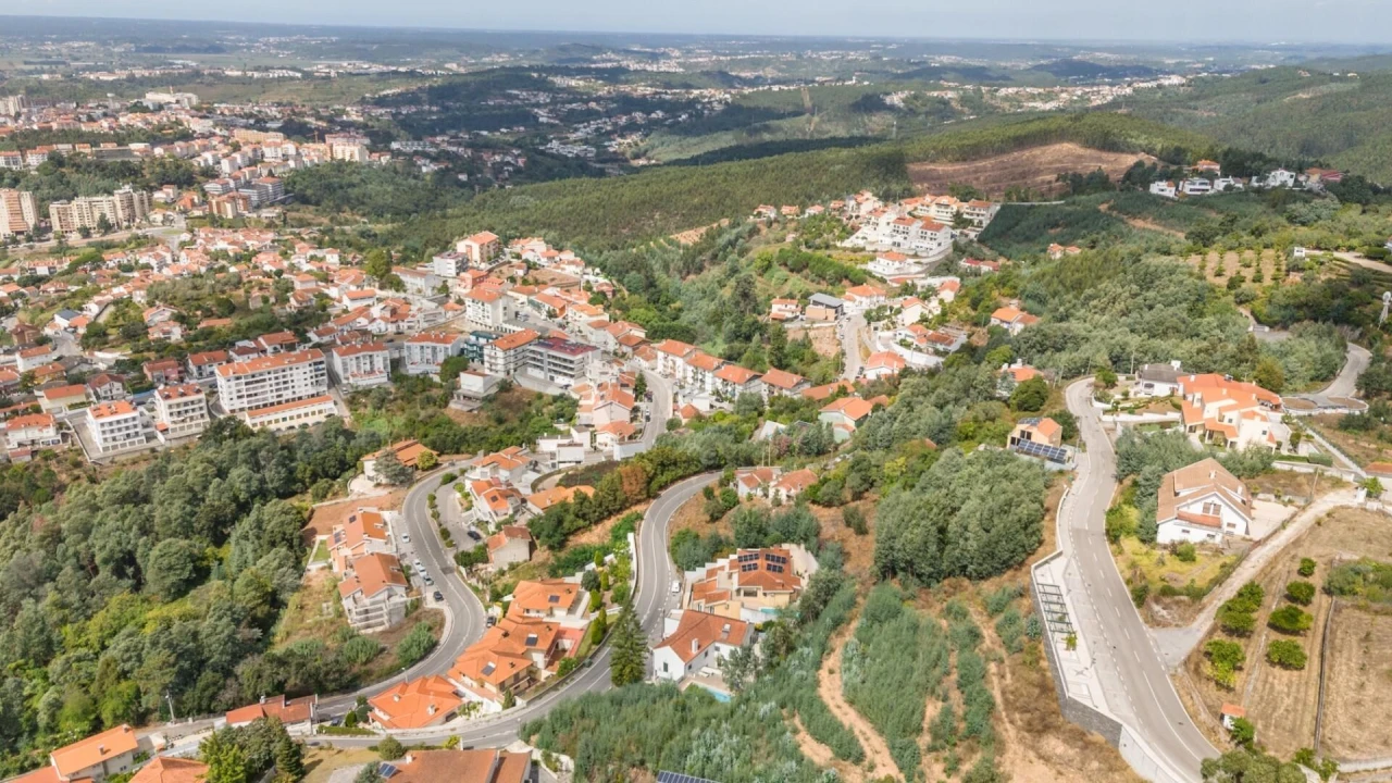 Moradia T5 para Venda em Santo Antonio dos Olivais Foto 6