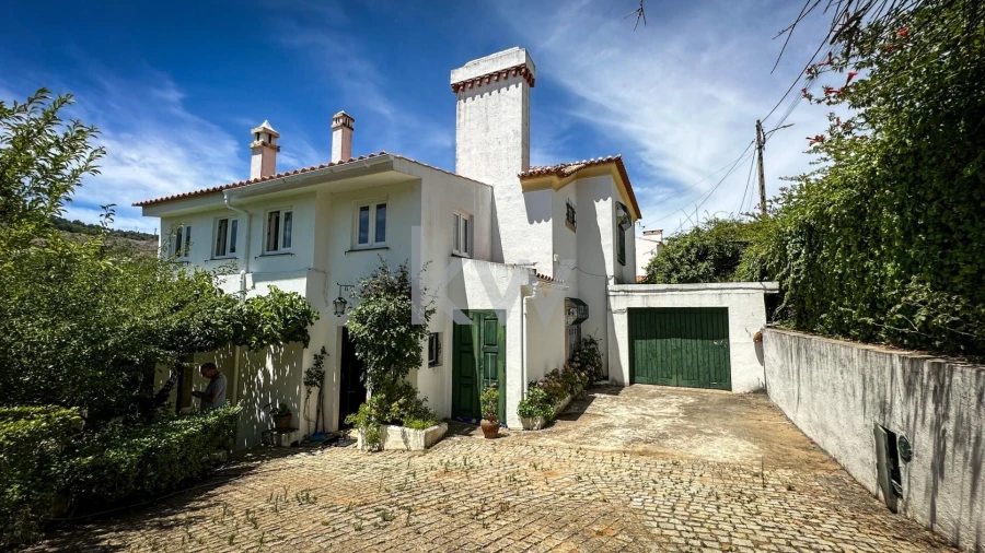 Moradia T7 para Venda em Santiago Maior