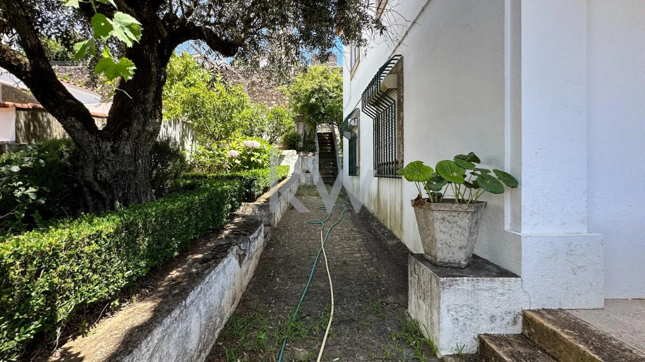 Moradia T7 para Venda em Santiago Maior Foto 3