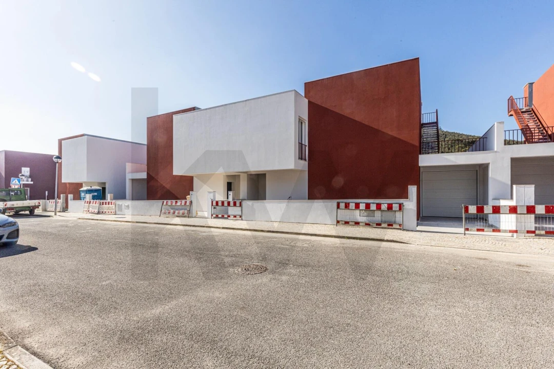 Moradia T4 para Venda em Lousa Foto 4