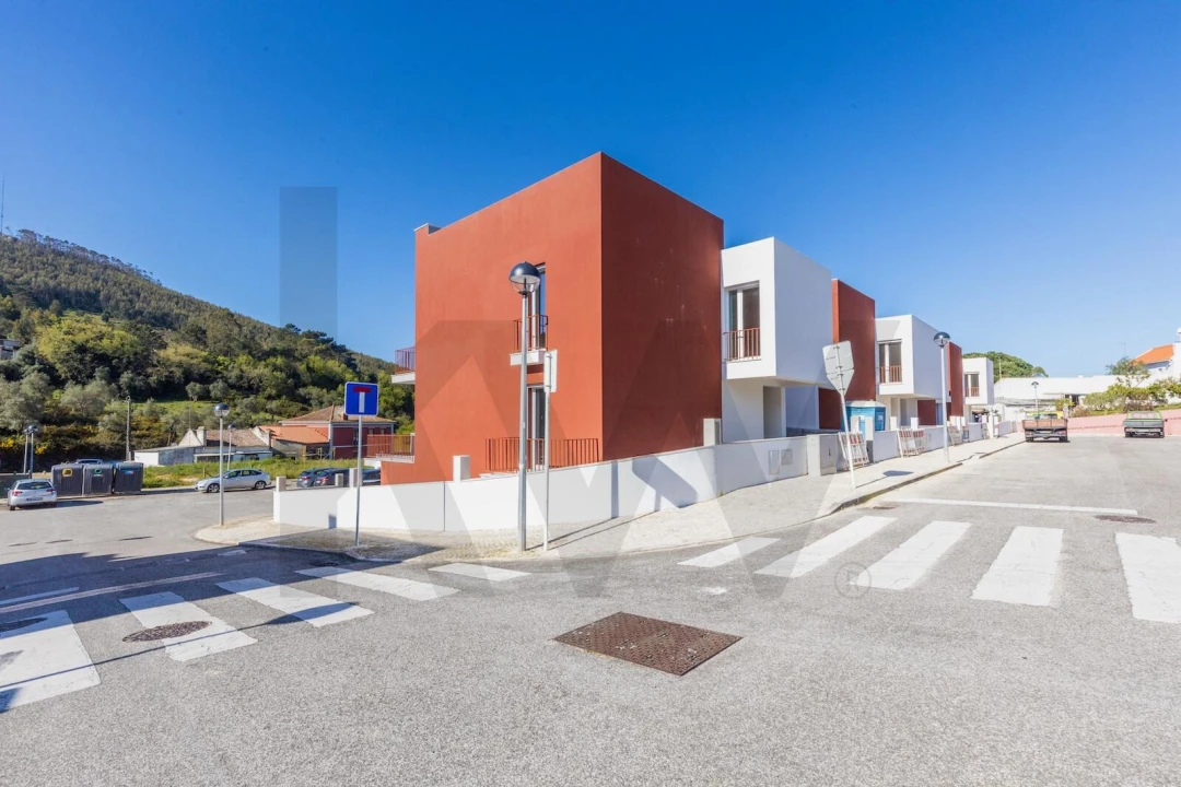 Moradia T4 para Venda em Lousa Foto 1