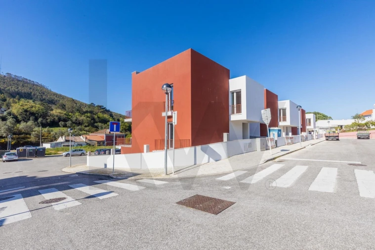 Moradia T4 para Venda em Lousa Foto 1