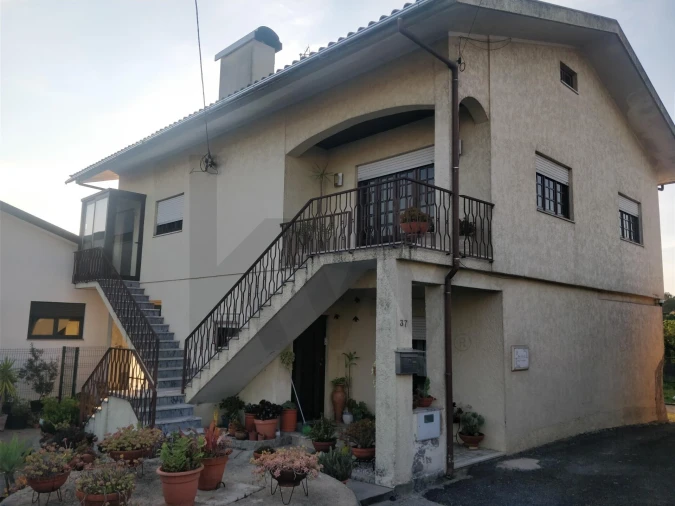 Moradia T5 para Venda em O. Azeméis, Riba-Ul, Ul, Macinhata Seixa, Madail Foto 4