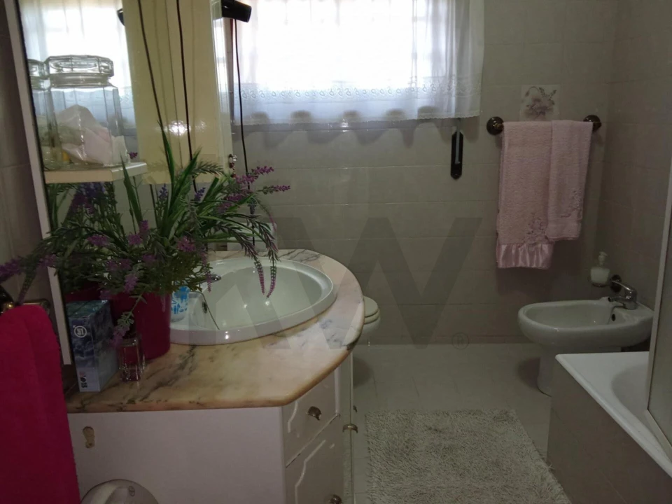 Moradia T5 para Venda em O. Azeméis, Riba-Ul, Ul, Macinhata Seixa, Madail Foto 8