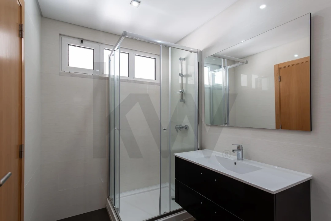 Apartamento T3 para Venda em Carcavelos e Parede Foto 28