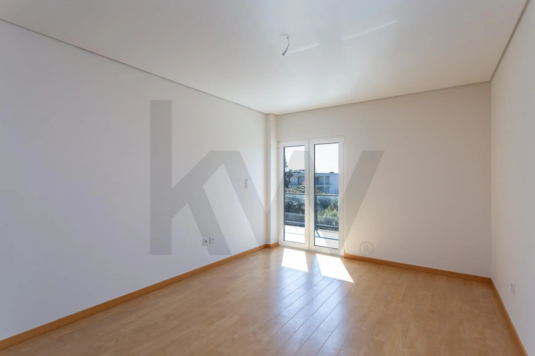Apartamento T3 para Venda em Carcavelos e Parede Foto 35