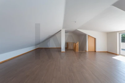 Apartamento T3 para Venda em Carcavelos e Parede