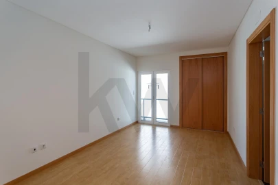 Apartamento T3 para Venda em Carcavelos e Parede