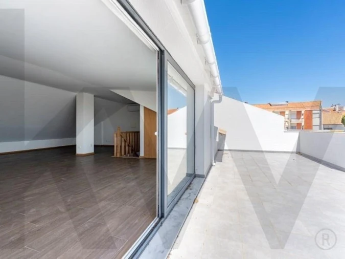 Apartamento T3 para Venda em Carcavelos e Parede Foto 13