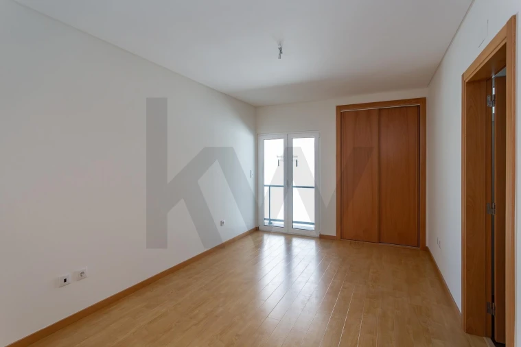 Apartamento T3 para Venda em Carcavelos e Parede Foto 25