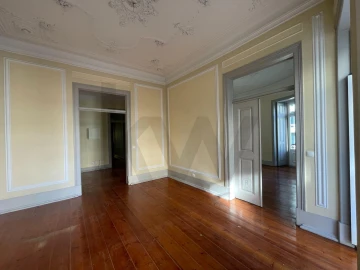 Apartamento T5 para Venda em Santo António