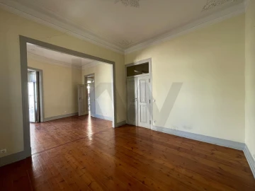 Apartamento T5 para Venda em Santo António