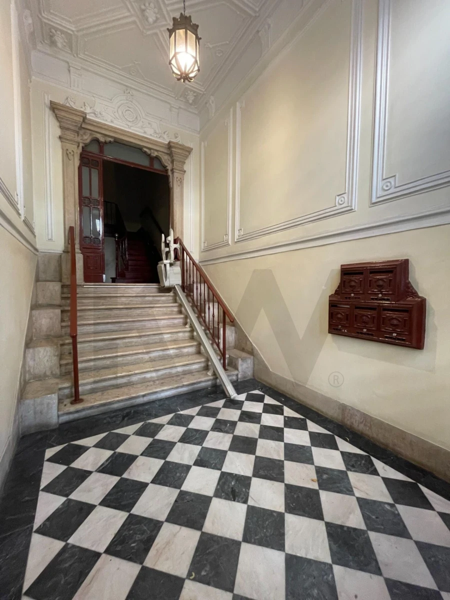 Apartamento T5 para Venda em Santo António Foto 54