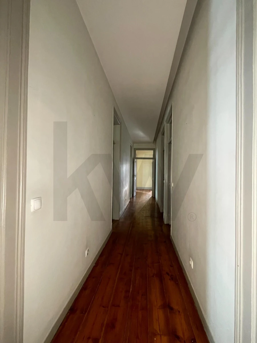 Apartamento T5 para Venda em Santo António Foto 30