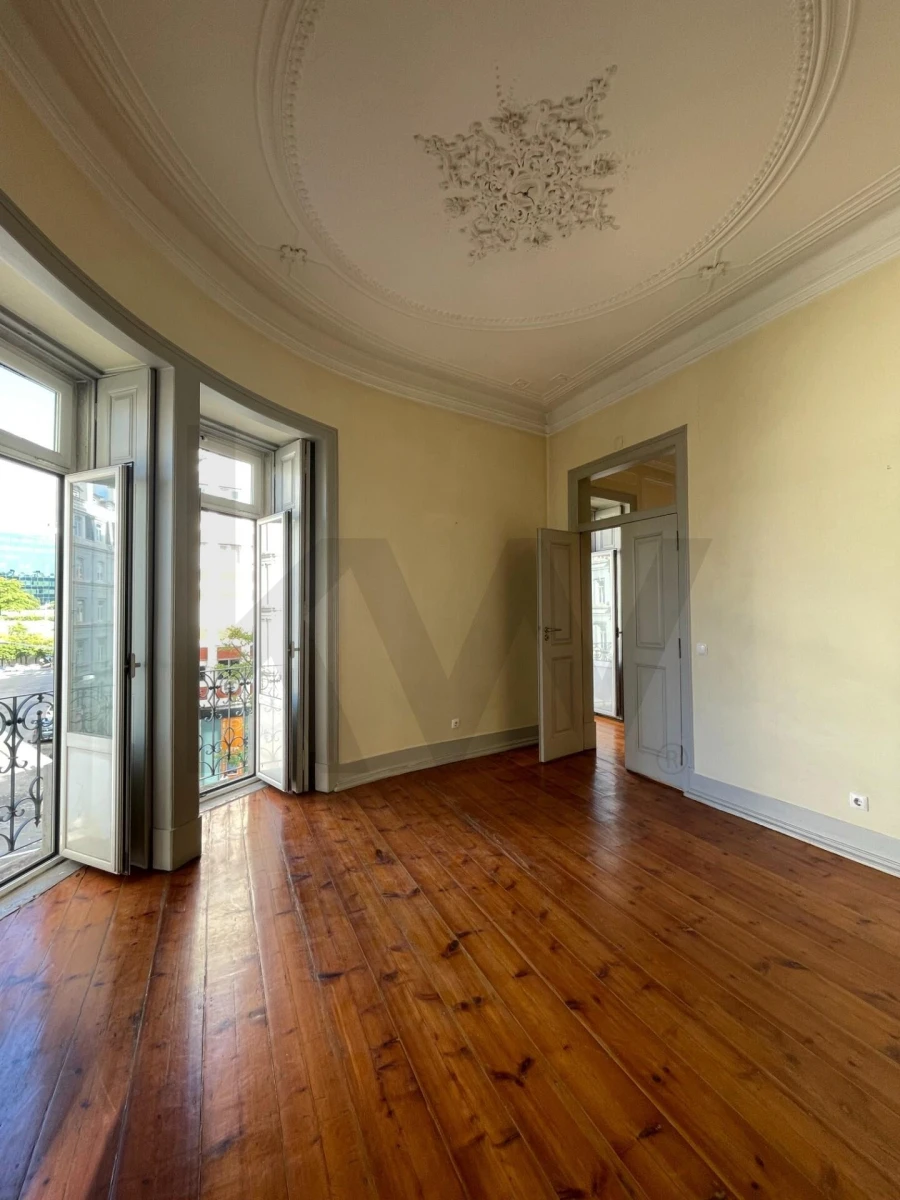Apartamento T5 para Venda em Santo António Foto 16