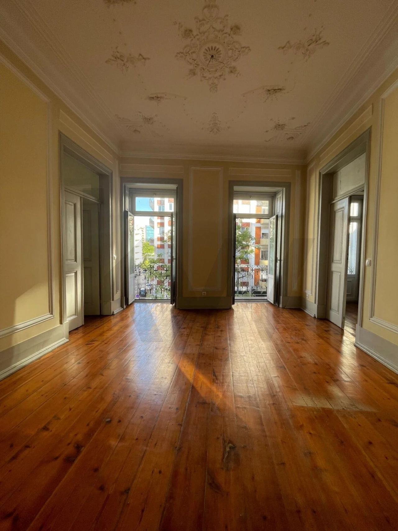 Apartamento T5 para Venda em Santo António Foto 1