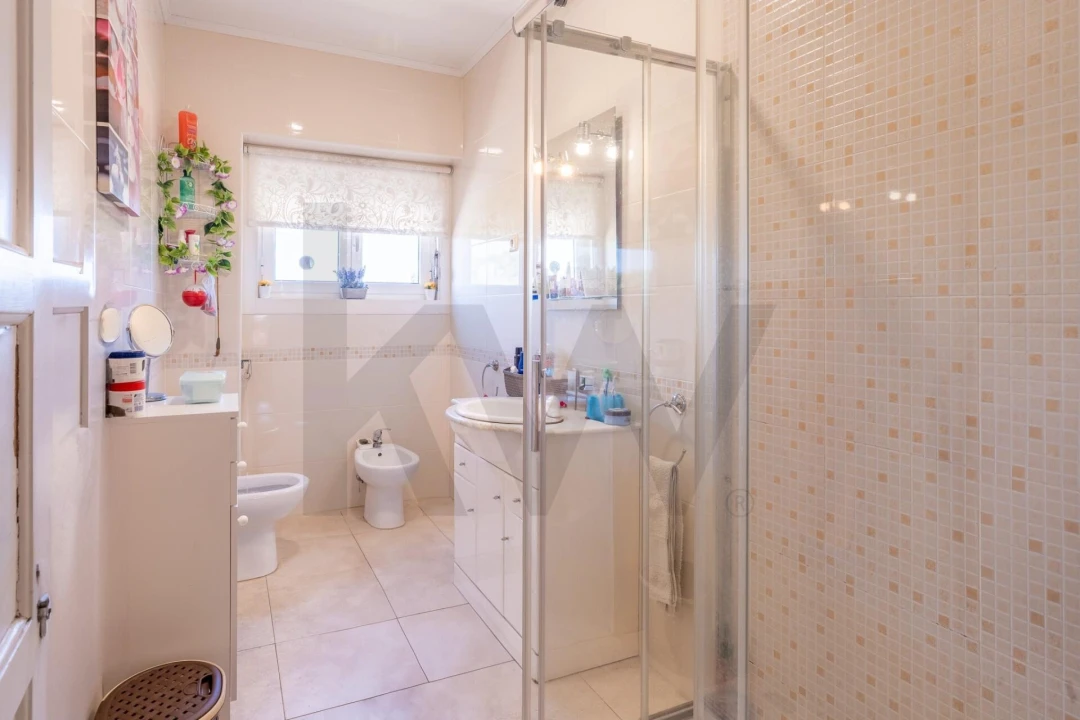 Moradia T5 para Venda em Casais e Alviobeira Foto 17