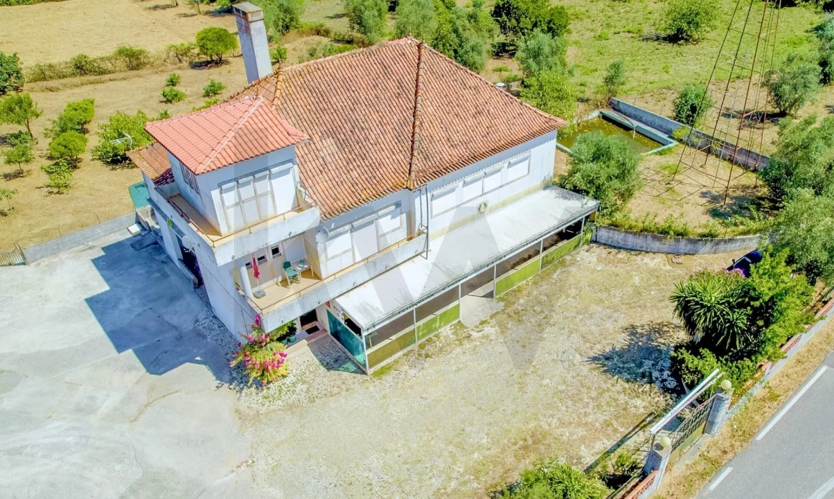 Moradia T5 para Venda em Casais e Alviobeira Foto 1