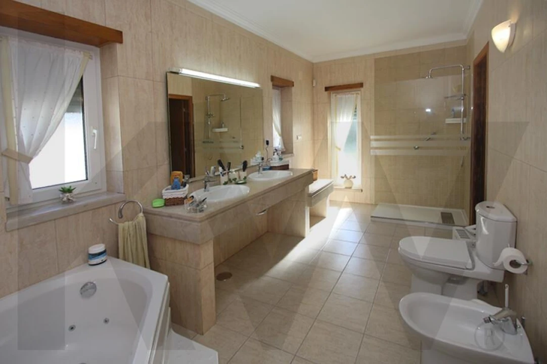 Moradia T4 para Venda em Foz do Arelho Foto 36