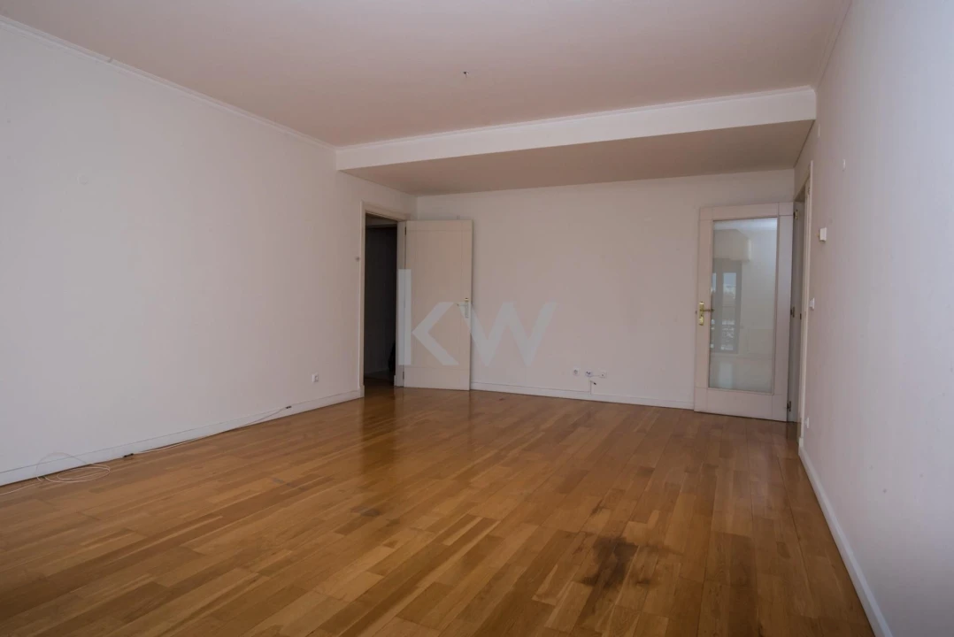 Apartamento T2 para Arrendamento em Campolide Foto 12