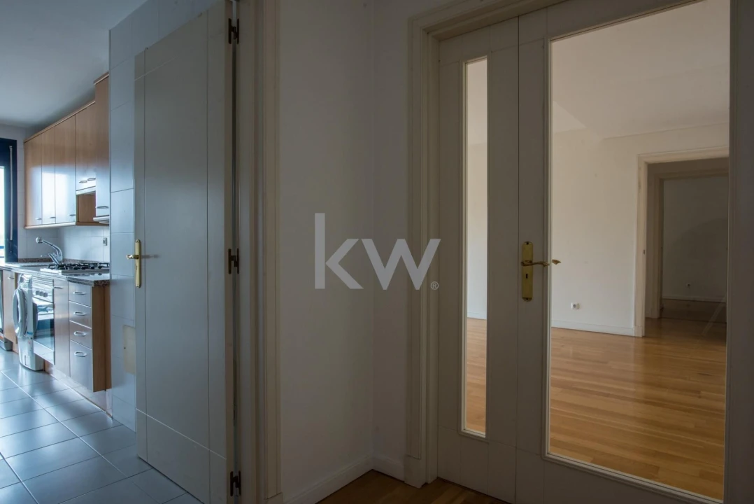 Apartamento T2 para Arrendamento em Campolide Foto 10