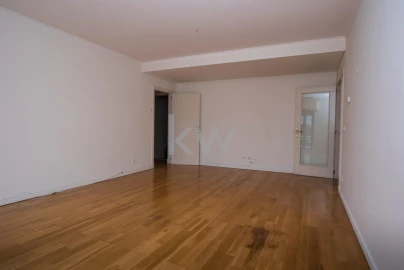 Apartamento T2 para Arrendamento em Campolide