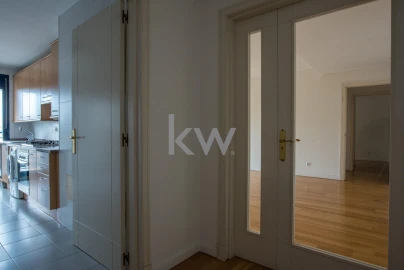 Apartamento T2 para Arrendamento em Campolide