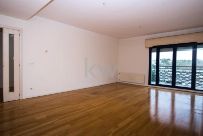 Apartamento T2 para Arrendamento em Campolide
