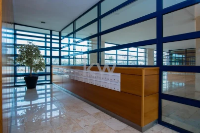 Apartamento T2 para Arrendamento em Campolide