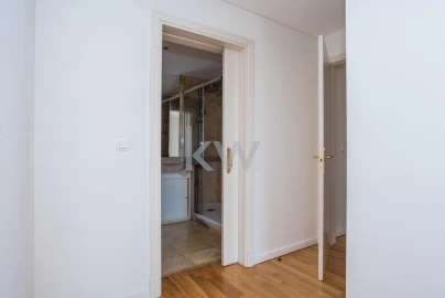 Apartamento T2 para Arrendamento em Campolide