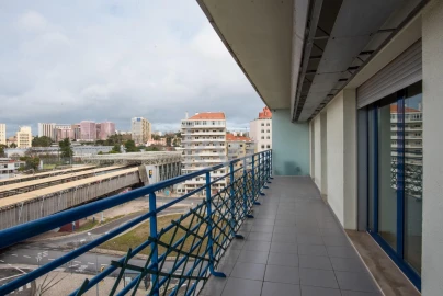 Apartamento T2 para Arrendamento em Campolide