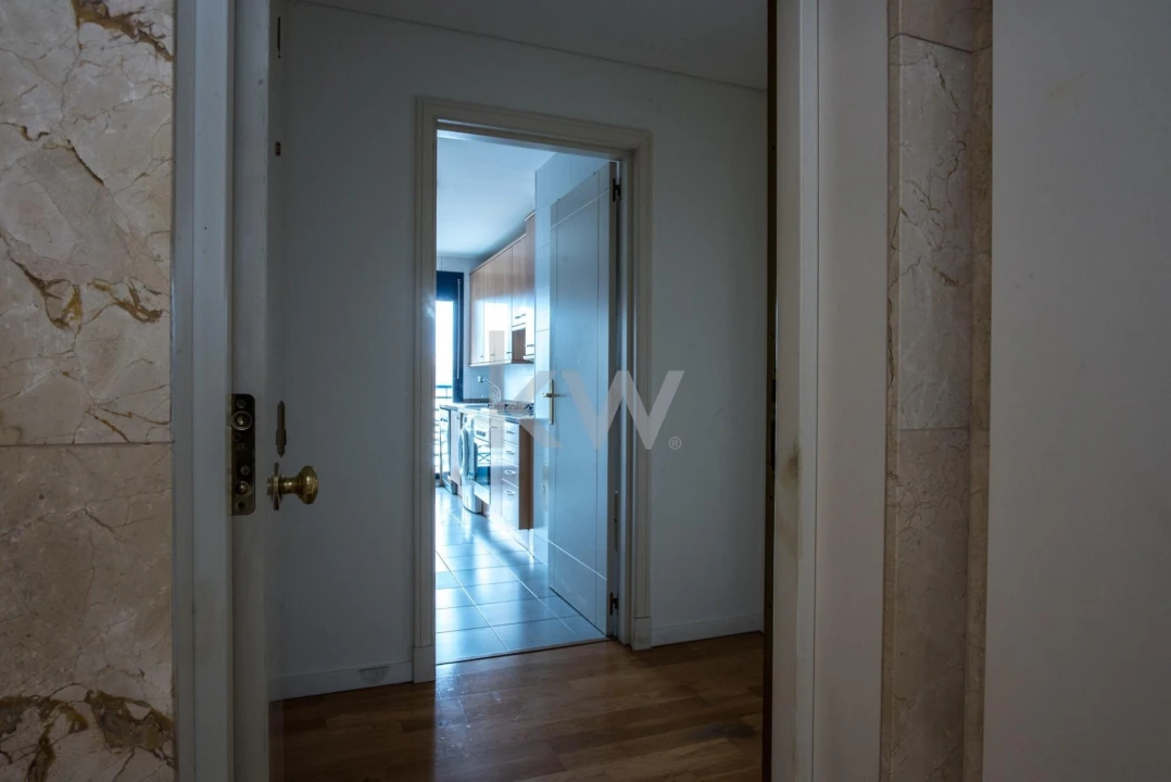 Apartamento T2 para Arrendamento em Campolide Foto 7